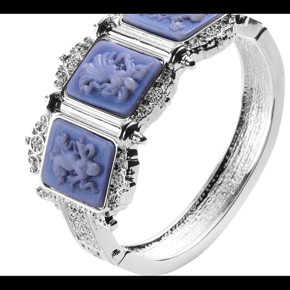 Blue Cameo Carved Bangle Bracelet & Earrings - Picture 4 of 8